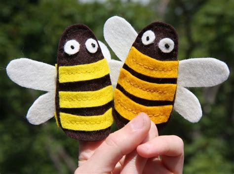 Bumblebee Finger Puppets Free Pattern Diy Toys Finger