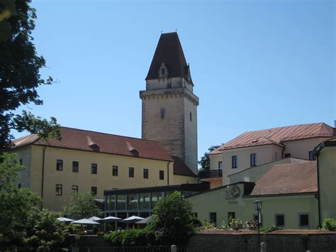 With a population of approximately 7,500 residents, it is a trade centre for local villages. Schloss Freistadt Bergfried | Freistadt | Oberösterreich ...