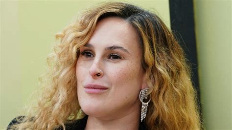 rumer willis celebrates mom bod and shares nude snap following daughter louetta s birth ents