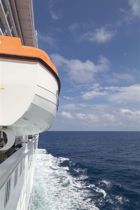 Review: The Royal Princess Cruise Ship | neOnbubble