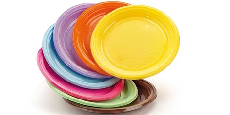 Sapere quali piatti di plastica sono lavabili in lavastoviglie sarebbe molto utile. Piatti di carta - praticità o mancanza di buongusto ? | La ...
