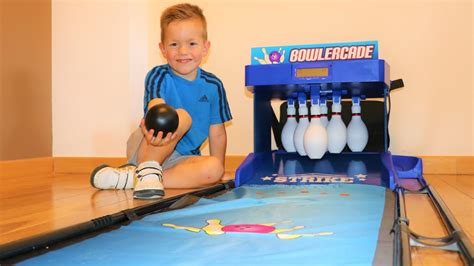 Bowling Jugar A Los Bolos Con Los Niños Juegos Divertidos Youtube