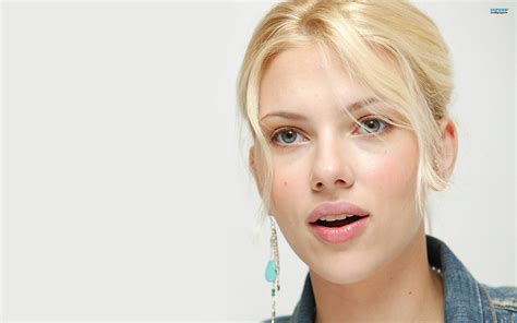 Download Curvy Licious Scarlett Johansson Wallpapers In Hd