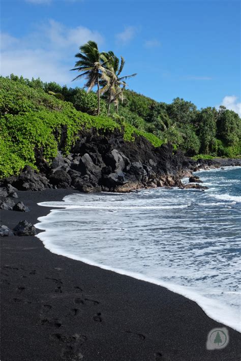 Black sand beaches and luaus are the main reasons i want to go to hawaii. the black sand beach on the Road to Hana in Maui, Hawaii ...