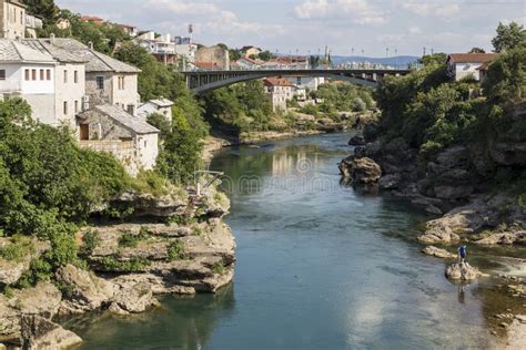 El Paisaje En Mostar Bosnia Y Herzegovina Imagen De Archivo Editorial