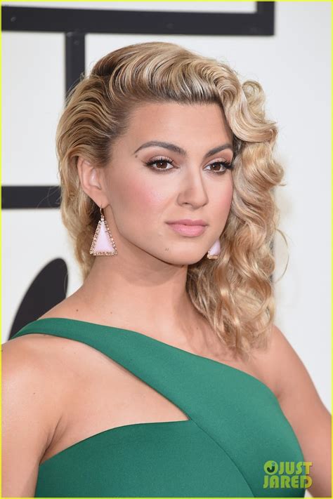 Tori Kelly Is Gorgeous In Green For Grammys Red Carpet Photo