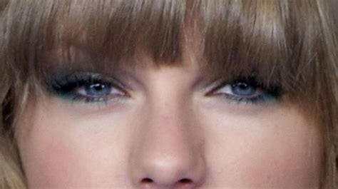 How Hot Is Taylor Swifts Latest Turquoise Yes Turquoise Smoky Eye