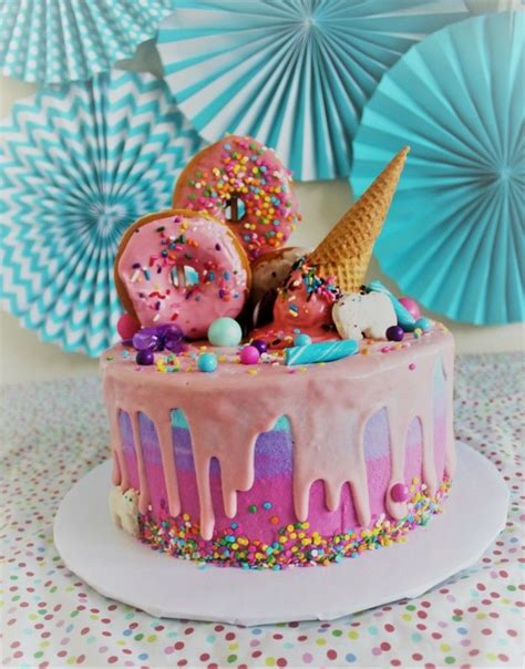 Unsere kuchenvielfalt ist groß und bietet moderne hingucker ebenso wie klassiker, kuchen vom blech oder schnelle rezepte, die auch anfängern. Eine Einhorn Torte selber machen und weitere Design-Ideen ...