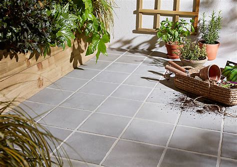 Outdoor Tiles Buying Guide Ideas And Advice Diy At Bandq