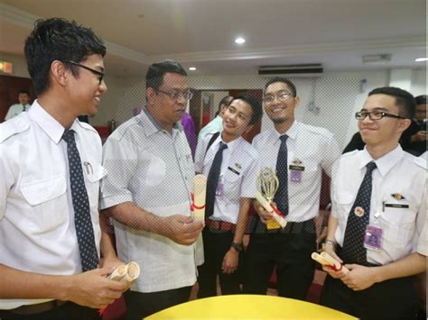 Ada banyak contoh soalan pegawai tadbir (rekod perubatan) n41 atok kongsikan di sini. MENCARI PENOLONG PEGAWAI PERUBATAN/PEMBANTU PERUBATAN ...
