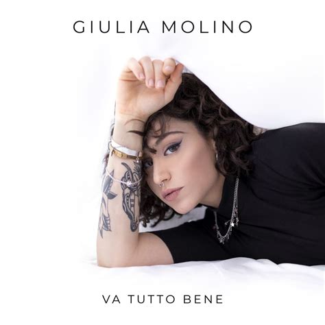 Sangiovanni di amici è entrato nella scuola con all'attivo due singoli: Amici 19, fuori i dischi di Jacopo, Giulia, Gaia e Nyv