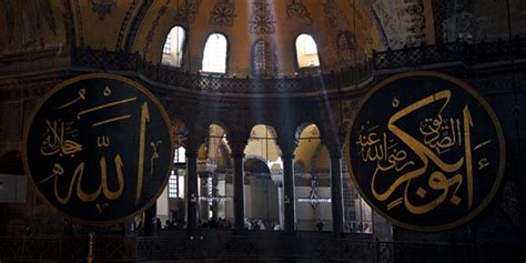 481 yıl cami olarak hizmet veren ayasofya, türk milletinin nazarında daima fethin aziz bir hatırası haline geldi. Ayasofya Camii'nin müzeye çevrilişi nasıl oldu? - Yeni Akit