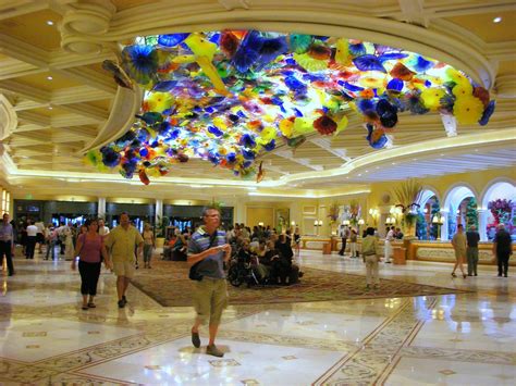 Glass Flowers Adorn Lobby Ceiling Bellagio Las Vegas Flickr