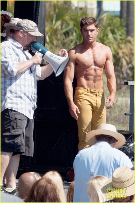 zac efron and robert de niro have a shirtless body contest in these unbelievable pics photo