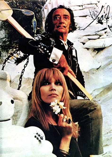 Amanda lear en 1984 publicó su primera biografía oficial, mi vida con dalí, publicado inicialmente en francia bajo el título le dali d'amanda. Classify French model/singer Amanda Lear