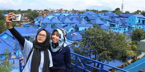 Talago biru berdiri sejak tahun 1970. Kampung Biru, ikon baru Kota Malang sebagai Bhumi Arema ...