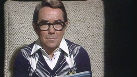 Ronnie Corbett Of Comedys Two Ronnies Dead At 85 Cbc News