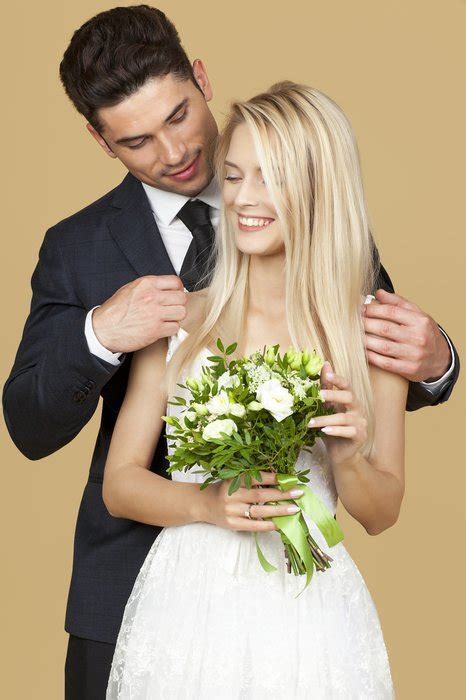 17 Beautiful Wedding Poses For The Bride And Groom 2023