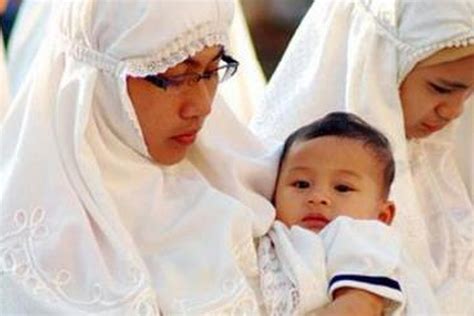 Hendaknya orang tua juga tidak emosi ketika bayi menangis sehingga bayi menjadi lebih mudah tenang. Saat Bayi Menangis, Bacakan Doa Ini Untuk Menenangkan ...