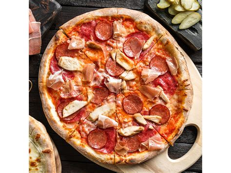 Pizza Cince Carne Order Delivery Pizza Cince Carne In Chisinau Straus
