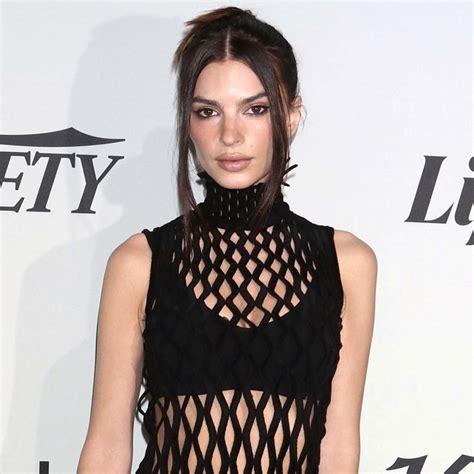 Emily Ratajkowski Shares If She Believes In Sex On 1st Date Details