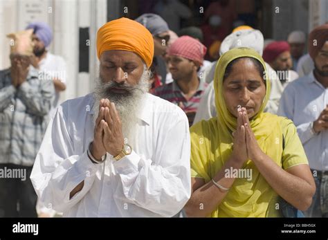 Sikhs Praying At The Golden Temple Amritsar India Stock Photo Alamy
