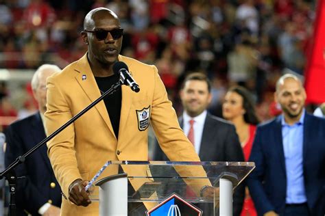 San Francisco 49ers To Induct Terrell Owens Into Team Hall Of Fame