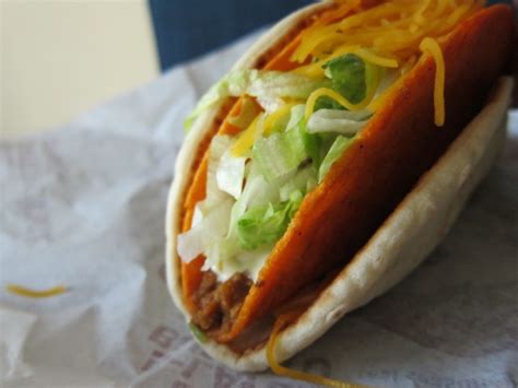 Review Taco Bell Doritos Cheesy Gordita Crunch