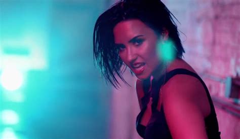 Demi Lovato Lan A Clipe Sexy Para Cool For The Summer Not Cias Em