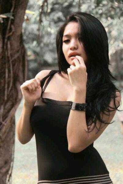 Nadia Ervina Putri New Photos In Sexy Dress Actress Indonesia