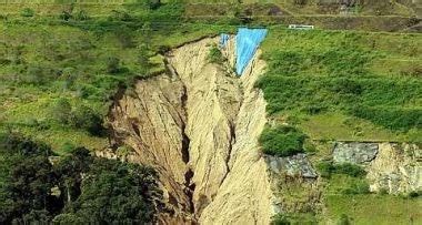 200 km away from kuala lumpur, this scenic place lures travellers from all over the world. Landslide at Simpang Pulai Stretch ~ Cameron Highlands News
