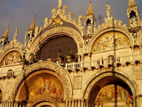 Es ist eine der wichtigsten sehenswürdigkeiten der piazza san marco , von dem es seinen namen hat. Venedig 2006, das ideale Ziel für Kulturtouristen. Ein ...