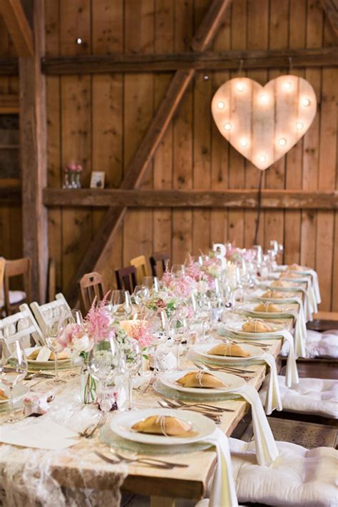 Bring the outdoors in with rustic wood slice and moss wedding place cards, perfect for an outdoor woodland or barn wedding. 16 Floral Table Decorations For Perfect Summer Wedding ...
