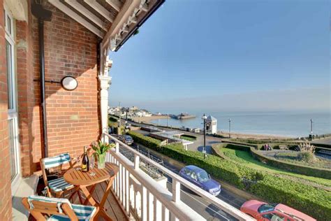 Set in broadstairs in the kent region, kipper cottage features a garden. Visit Broadstairs - Kent and Sussex Cottages