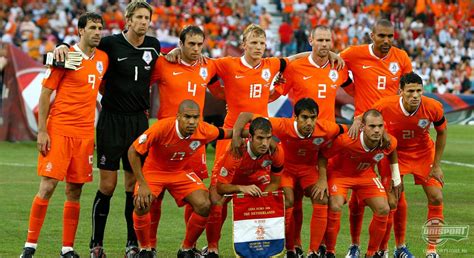 18 juni 1988 locatie : Een terugblik op de Nederlandse voetbalshirts sinds het EK ...