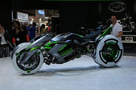 Kawasaki's j looks like something direct from the tron universe, but it's a real motorcycle. KAWASAKI "J" 3-WHEEL ELECTRIC VEHICLE | Mekanika ...