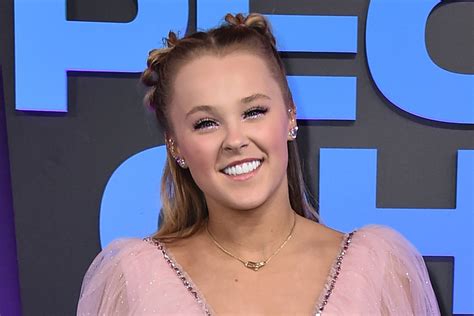 JoJo Siwa Is A Princess In Nude Louboutins At Peoples Choice Awards Footwear News