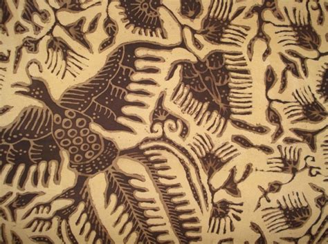 Beberapa teknik dalam digunakan dalam menerapkan ragam hias pada bahan kayu, seperti mengukir dan menggambar. 25 Ragam Hias Flora dan Fauna, Jenis, Beserta Gambar dan Contohnya