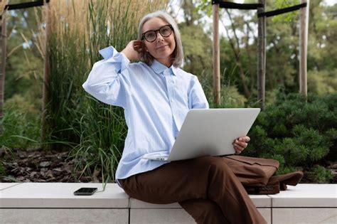 premium photo closeup of a slender wellgroomed pretty grayhaired business woman pensioner