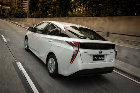 Localiza Disponibiliza O Carro Híbrido Toyota Prius Na Frota Memória