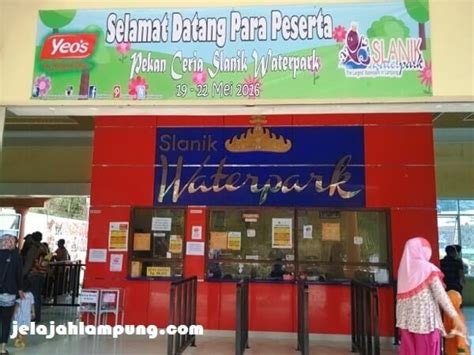 Sedangkan untuk hari sabtu dan minggu atau hari libur nasional tiketnya seharga rp95.000 /orang. Slanik Waterpark, Wahana Air Terbesar di Lampung - Jelajah ...