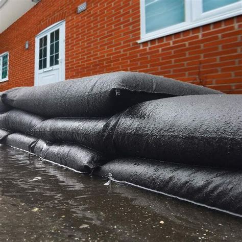 New Pig Pack Of 5 Pig® Water Activated Sandless Sandbags Flood Barriers