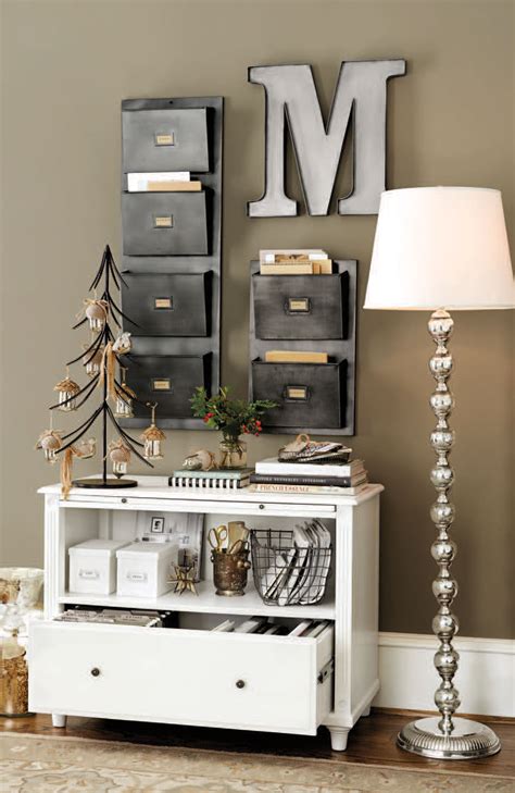 These home office design ideas will motivate you to get to work, whether it's large or small. Stylish Home Office Christmas Decoration Ideas And ...