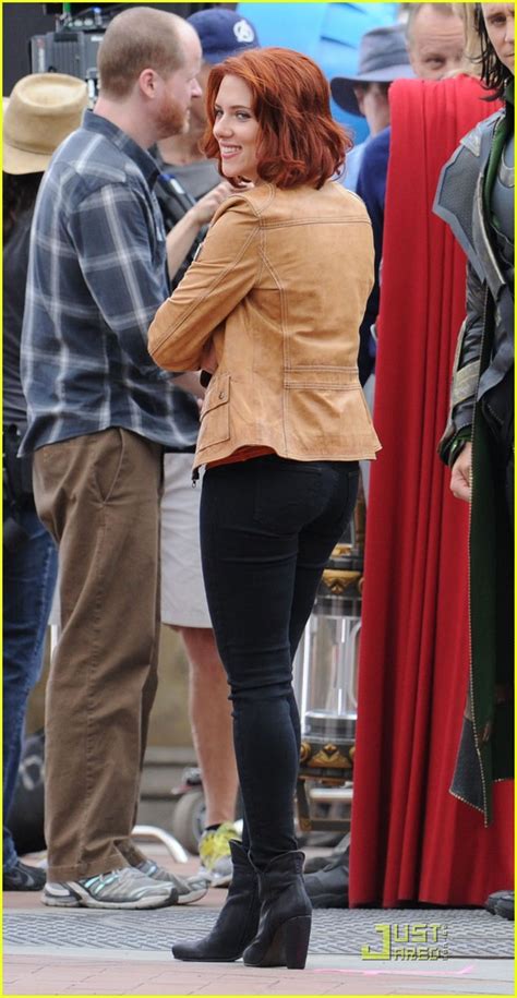 Scarlett Johansson And Chris Hemsworth Avengers In Nyc Photo 2576112