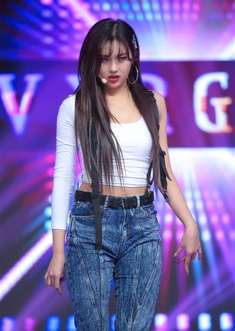 Everglow's debut, kcon new york, hush, and fθrσvσr 1.3 2020: 191213 Aisha : Everglow