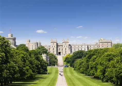 Windsor castle is the oldest and largest occupied castle in the world. Windsor Castle Tickets - Golden Tours