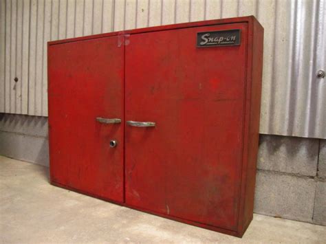 Maybe you would like to learn more about one of these? California-Garage: Vintage Snap on Cabinet.