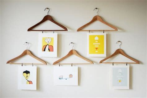 How To Hang Pictures In 20 Different Ways Stylecaster Diy Photo