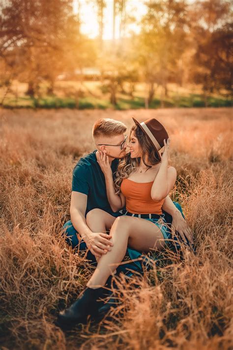 Relation De Couple En 2020 Couple Photoshoot Poses Romantic