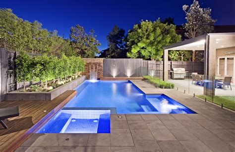 In this pool in oxfordshire, garden designers mary keen and pip morrison have used black porcelain tiles to create the illusion of infinite depth and to maximise reflections. 25+ Pool Landscape Designs, Decorating Ideas | Design ...